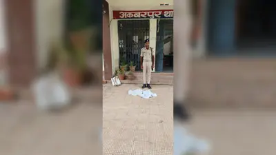नवादा: अकबरपुर में आहर पुल के नीचे 20 लीटर महुआ शराब बरामद, तस्कर पुलिस को देख फरार