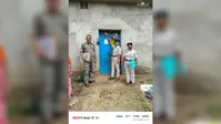 यौन शोषण का आरोपी फरार, घर पर चिपकाया गया इश्तेहार