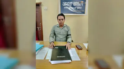 छपरा में घायल बीडीओ के समर्थन में जंदाहा बीडीओ ने बांह पर बांधी काली पट्टी, सुरक्षा को लेकर उठाई मांग