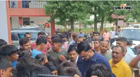 टिकारी के स्कूल में सुविधाओं की कमी पर छात्रों का हंगामा, एसडीओ ने एक सप्ताह में समाधान का दिया निर्देश