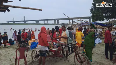 खगड़िया में गुरु पूर्णिमा पर अगुवानी गंगा घाट में उमड़ी आस्था, सैकड़ों श्रद्धालुओं ने लगाई पुण्य की डुबकी