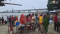 खगड़िया में गुरु पूर्णिमा पर अगुवानी गंगा घाट में उमड़ी आस्था, सैकड़ों श्रद्धालुओं ने लगाई पुण्य की डुबकी