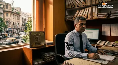 काला बिल्ला बांधकर ऑफिस पहुंचे बंजरिया बीडीओ, छपरा प्रखंड विकास पदाधिकारी के हमलावरों पर कार्रवाई की मांग
