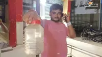 नरकटियागंज में कोबरा ने युवक को हाथ में डसा, डिब्बे में सांप लेकर अस्पताल पहुंचा, डॉक्टर भी रह गए हैरान