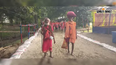 गुरु पूर्णिमा : ‘बोल बम’ से गूंजा कांवरिया पथ, 30 साल से हर पूर्णिमा देवघर पहुंच रहे अरुण बाबा बने आकर्षण