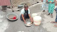 शाहजंगी पंचायत में बूंद-बूंद पानी को तरस रहे ग्रामीण, गड्ढा खोदकर पानी पीने को मजबूर, आंदोलन की चेतावनी