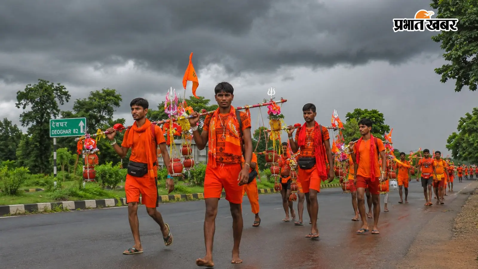 बाबाधाम जाते कांवरियों की सांकेतिक तस्वीर. बाबाधाम जाते कांवरियों की सांकेतिक तस्वीर.
