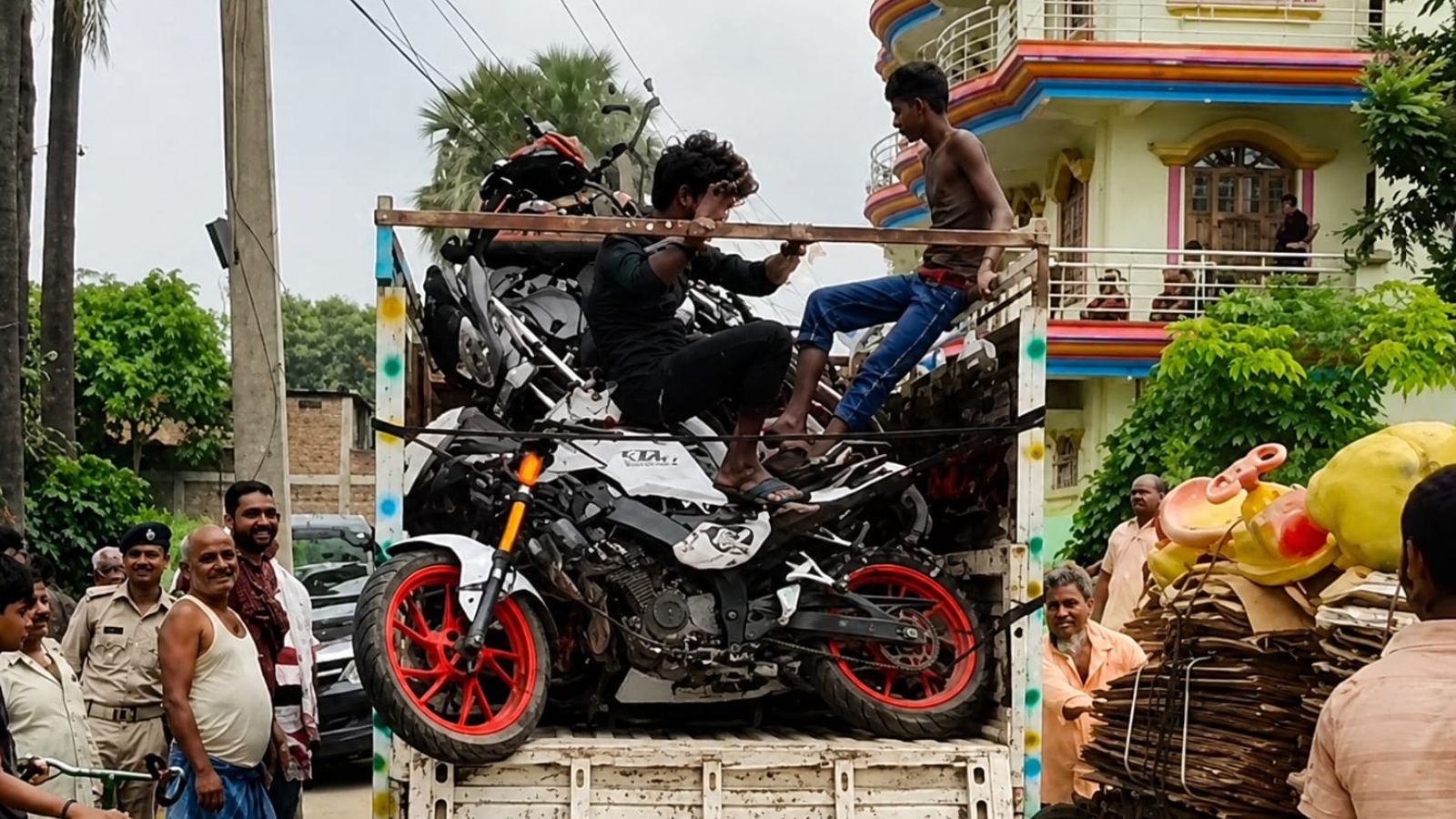 क्षतिग्रस्त बाइक की तस्वीर