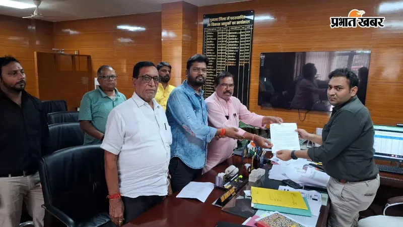 टावर चौक स्थित पुलिस कंट्रोल रूम तोड़ने के विरोध में भाजपा ने उपायुक्त को सौंपा ज्ञापन