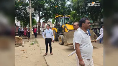 बाराहाट बाजार में चला बुल्डोजर, सरकारी जमीन से हटाया गया अतिक्रमण, खुले में मांस-मछली बेचने वालों पर भी कार्रवाई