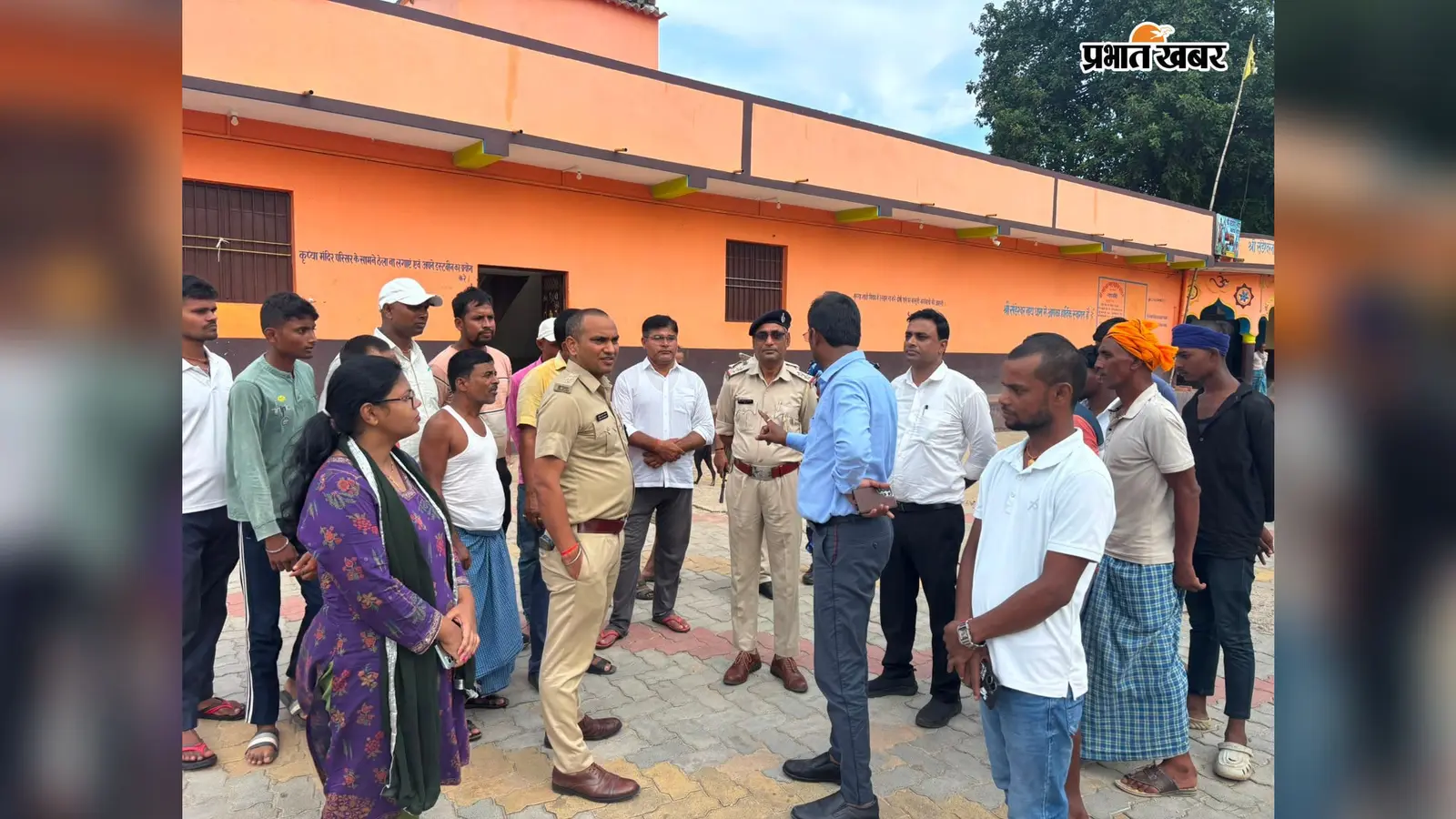 गुरपा एवं संडेशवर धाम में निरिक्षण करते पदाधिकारी। | Prabhat Khabar Network गुरपा एवं संडेशवर धाम में निरिक्षण करते पदाधिकारी। | Prabhat Khabar Network