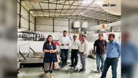 दरभंगा के स्कूलों में मिड डे मील की जांच, बच्चों के साथ बैठकर अधिकारियों ने चखा भोजन