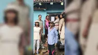 गिरीडीह में यौन शोषण के आरोपी के घर पुलिस ने चिपकाया इश्तेहार, कुर्की-जब्ती की चेतावनी