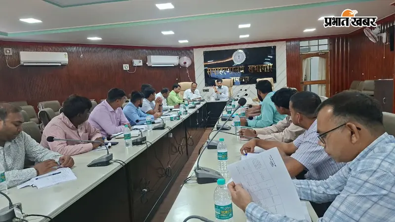 जामताड़ा में DC ने तकनीकी विभागों क साथ की बैठक, अधिकारियों को दिए महत्वपूर्ण निर्देश