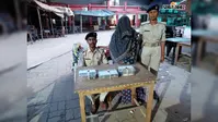 आरा:  रिश्तेदार बनकर घर में घुसी महिला निकली शातिर चोर, ढाई लाख कैश और किलोभर गहनों के साथ गिरफ्तार