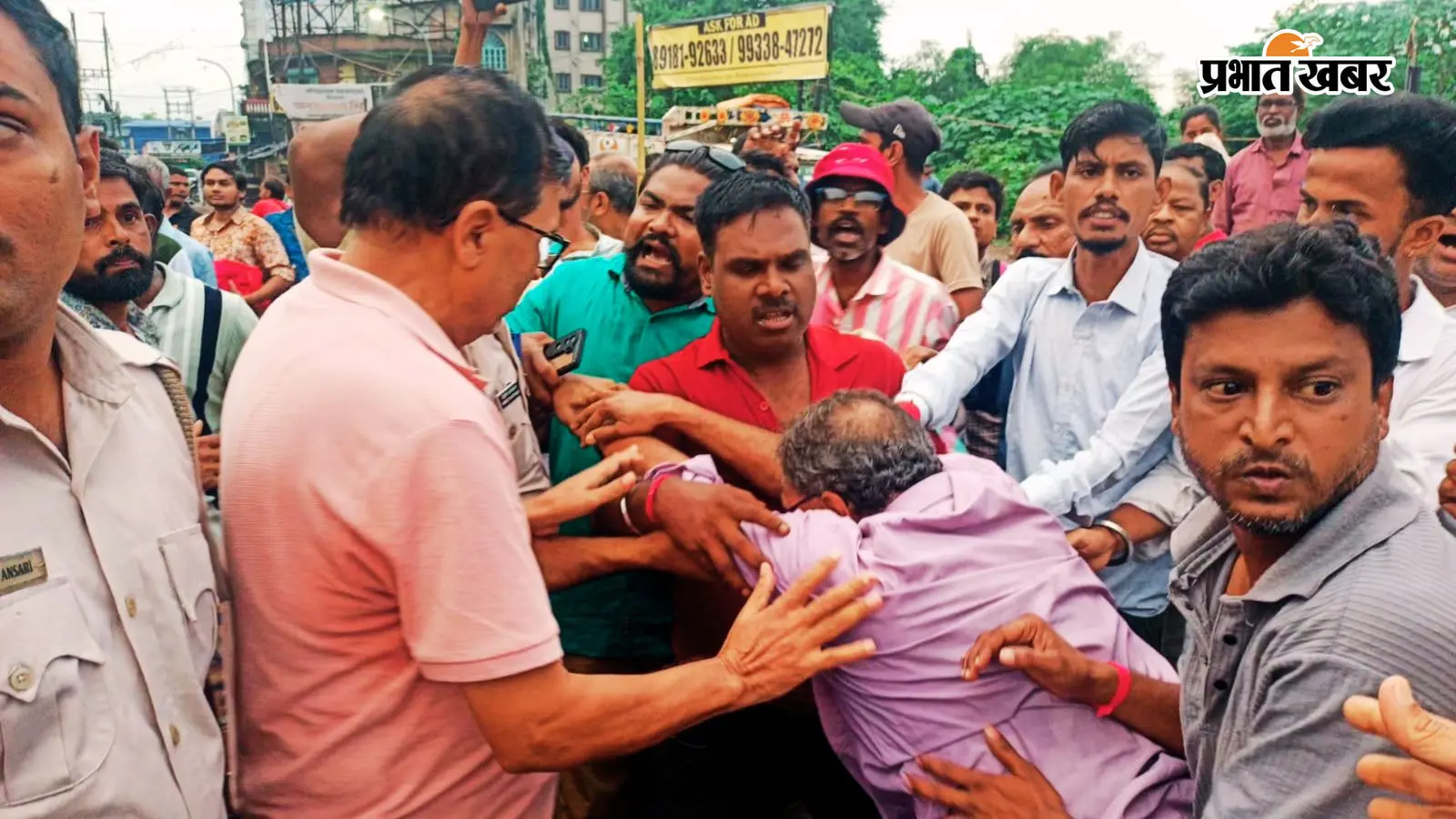 माकपा व भाजपा कार्यकर्ताओं के बीच हाथापाई. माकपा व भाजपा कार्यकर्ताओं के बीच हाथापाई.