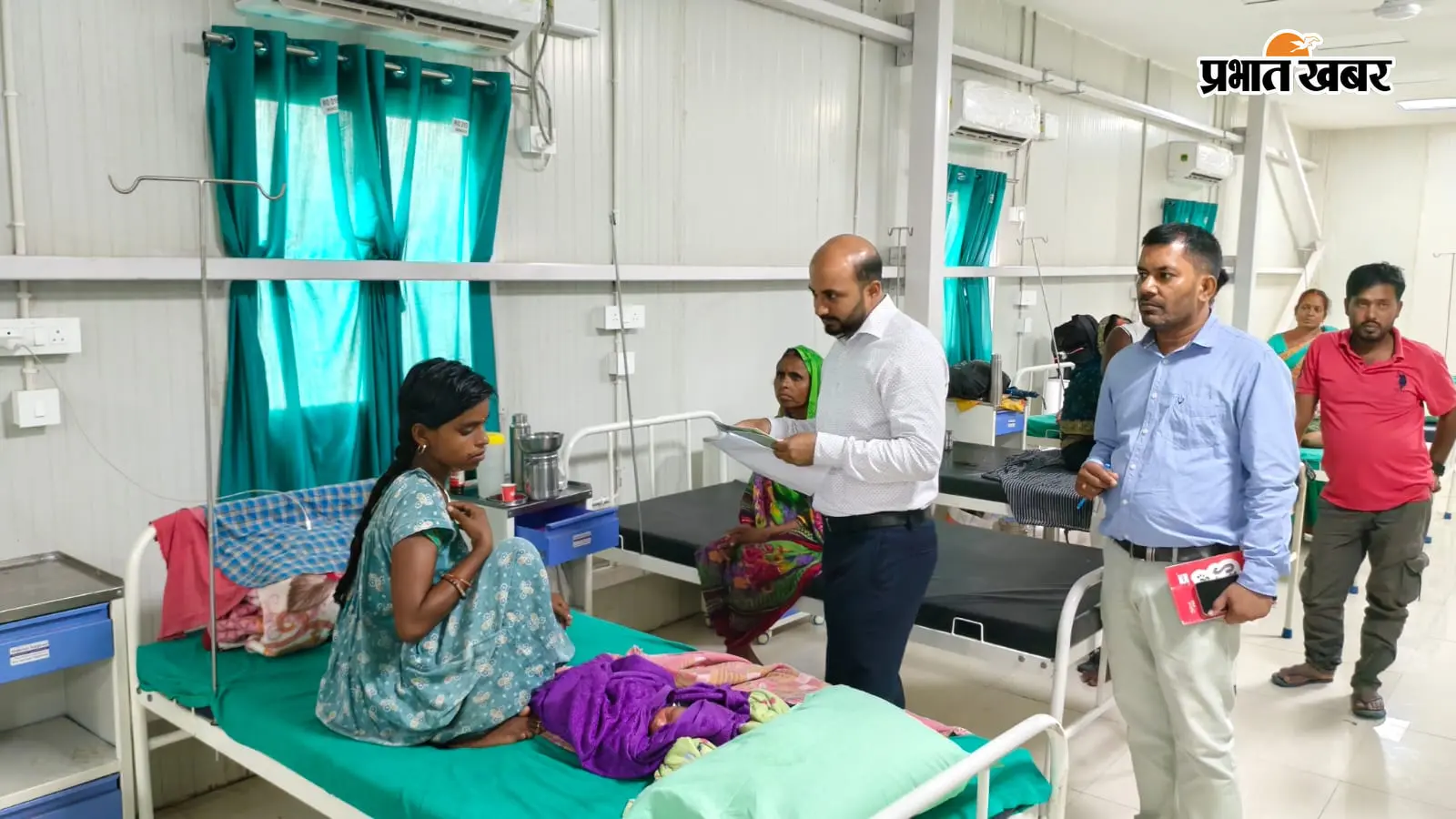 फोटो फाइल 29 पतरातू-4 सामुदायिक स्वास्थ्य केंद्र का निरीक्षण करते उपायुक्त | Prabhat Khabar Network फोटो फाइल 29 पतरातू-4 सामुदायिक स्वास्थ्य केंद्र का निरीक्षण करते उपायुक्त | Prabhat Khabar Network