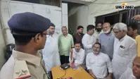 नेताओं की गिरफ्तारी पर भड़के प्रशांत किशोर, जक्कनपुर थाना पहुंचे; बोले- सरकार बताए हमारे लोग कहां हैं