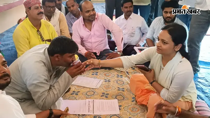 सरैया में 10 सूत्री मांगों को लेकर चल रहा अनशन समाप्त, डीटीओ के आश्वासन पर टूटा तीन दिनों का धरना