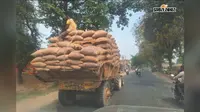मधेपुरा में ओवरलोड ट्रकों से जर्जर हो रही सड़कें, हादसों का खतरा बढ़ा, कार्रवाई की मांग तेज