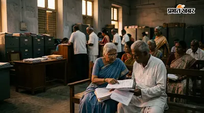 एक तरफ हाजिरी का दबाव, दूसरी तरफ छुट्टी का नया नियम...जानें क्यों परेशान हैं शिक्षक