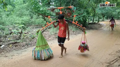 चेनारी में गुप्ता धाम में दिखी अनोखी भक्ति, 40 किलो से भारी कांवर लेकर पहुंचे पहले कांवरिया, जयघोष से गूंजा पूरा इलाका
