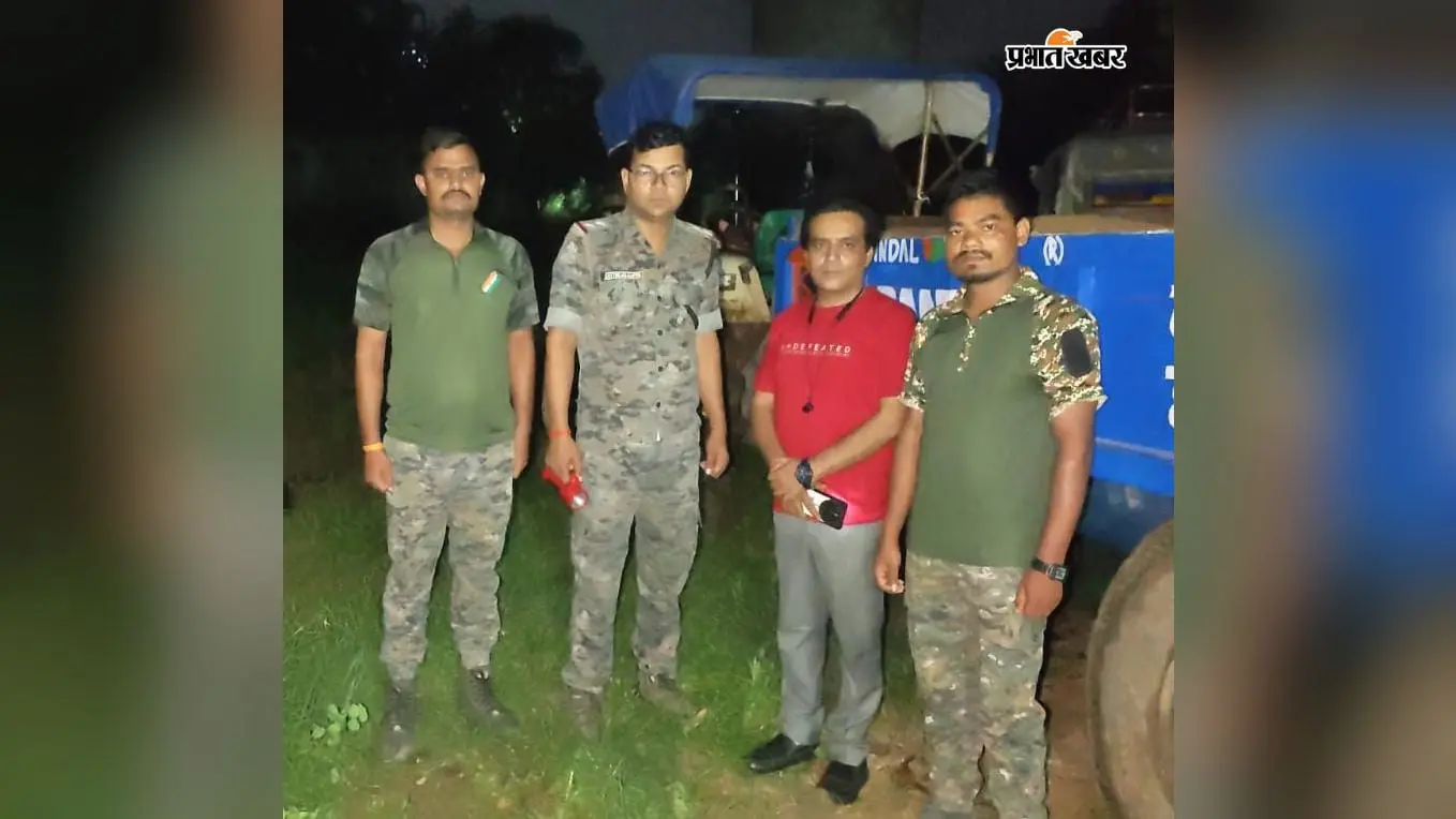 फोटो कैप्सन: पकड़े गए ट्रैक्टर के साथ सीओ,थाना प्रभारी व अन्य | Prabhat Khabar Network फोटो कैप्सन: पकड़े गए ट्रैक्टर के साथ सीओ,थाना प्रभारी व अन्य | Prabhat Khabar Network