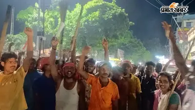 समान वेतन की मांग पर सफाईकर्मियों का मशाल जुलूस, आज से अनिश्चितकालीन हड़ताल, शहर की सफाई व्यवस्था प्रभावित