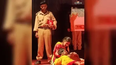 कला भवन में मंचित हुआ नाटक 'डार्कनेस ऑफ सोसायटी', चित्रकार के जीवन के दर्द और उम्मीद की दिखी मर्मस्पर्शी कहानी