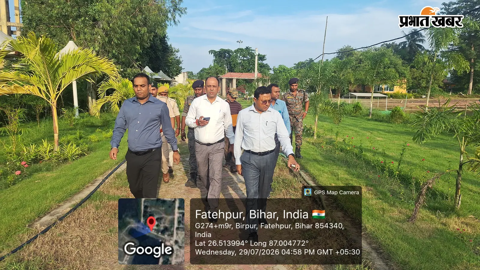 फोटो कैप्शन - निरीक्षण करते पदाधिकारी | Prabhat Khabar Network फोटो कैप्शन - निरीक्षण करते पदाधिकारी | Prabhat Khabar Network