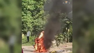 मुजफ्फरपुर: पूसा रोड पर चलती बाइक बनी आग का गोला, बीच सड़क धू-धू कर जली मोटरसाइकिल