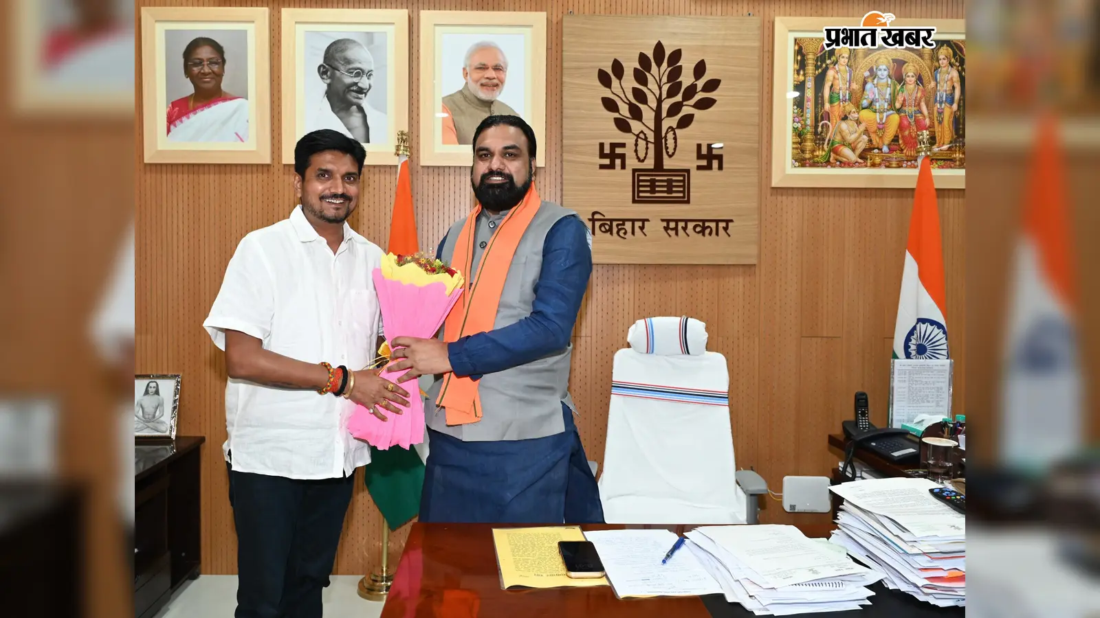 मुख्यमंत्री से मुलाकात करते पूर्व विधायक | Prabhat Khabar Network मुख्यमंत्री से मुलाकात करते पूर्व विधायक | Prabhat Khabar Network