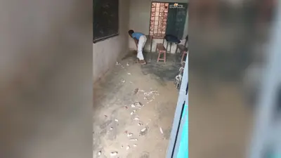 स्कूल में बच्चों से लगवाया झाड़ू, हंगामे के बाद पहुंची पुलिस, पढ़ाई व्यवस्था पर उठे सवाल