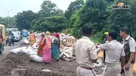 चुटूपालू घाटी में हादसा टला, ट्रक कार पर पलटा, घंटों लगा जाम