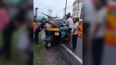 तेज रफ्तार हाईवा ने सवारी ऑटो को मारी टक्कर, पिता-पुत्र समेत 4 घायल; 1 की हालत गंभीर