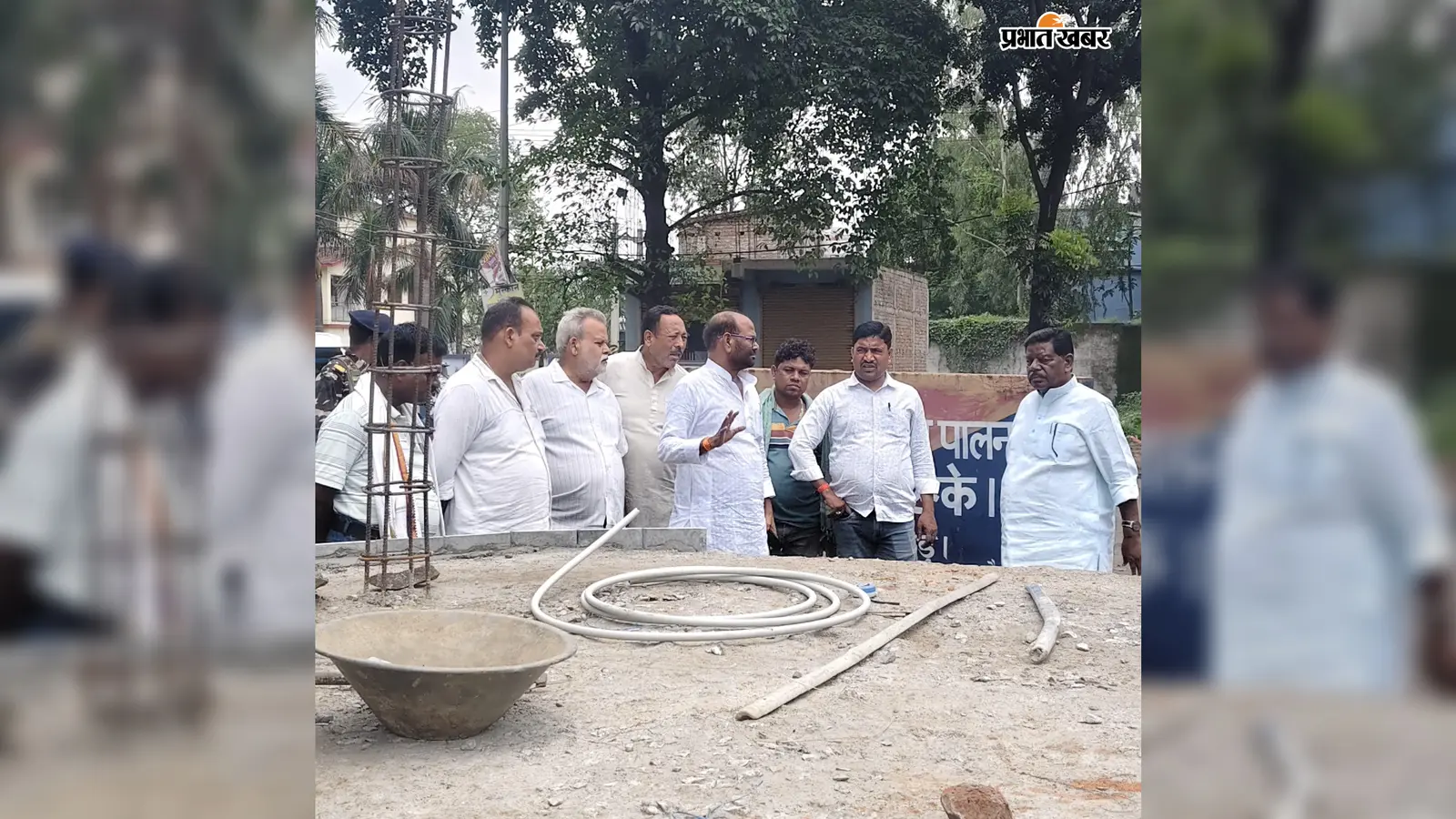 अनावरण स्थल का निरीक्षण करते विधायक हेमलाल मुर्मू | Prabhat Khabar Network अनावरण स्थल का निरीक्षण करते विधायक हेमलाल मुर्मू | Prabhat Khabar Network