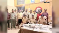 मोतिहारी में नकली नोट गिरोह का भंडाफोड़, चार लाख के जाली नोट, हथियार और पुलिस की वर्दी बरामद