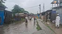 हल्की बारिश में डूबा फुलवरिया बाजार, जलजमाव ने खोली सड़क और नाला निर्माण की हकीकत