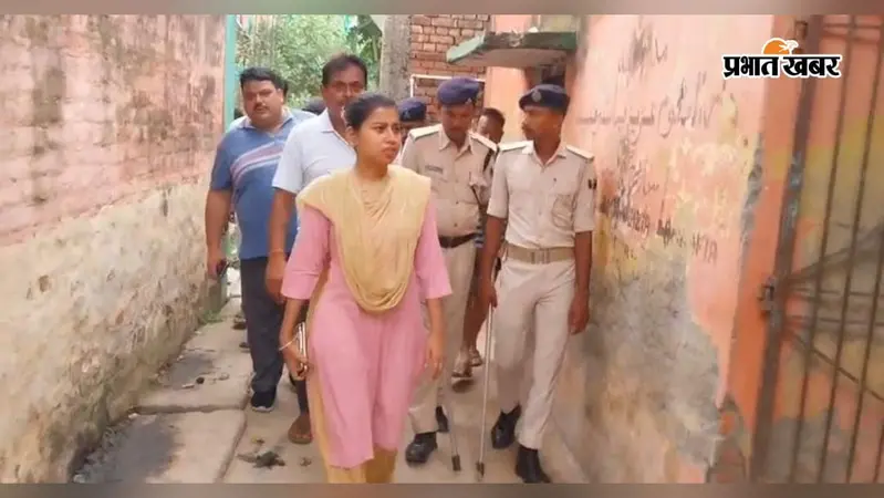 सीवान: महाराजगंज में जर्जर सड़क और नाले का जल्द होगा निर्माण, SDO ने किया निरीक्षण