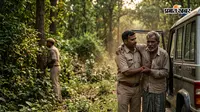 वाल्मीकिनगर: वनकर्मी की जांबाजी से बची अधेड़ की जान, बाघ से भिड़कर अकलू यादव को सुरक्षित निकाला