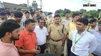 सीवान के मैरवा में मुआवजे को लेकर किसानों ने रोका रामजानकी मार्ग का निर्माण, डीएम-एसपी पहुंचे मौके पर