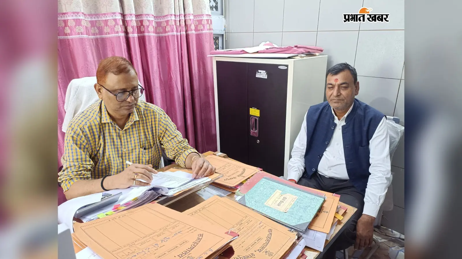 लोक अभियोजक के साथ कल्याण पदाधिकारी | Prabhat Khabar Network लोक अभियोजक के साथ कल्याण पदाधिकारी | Prabhat Khabar Network