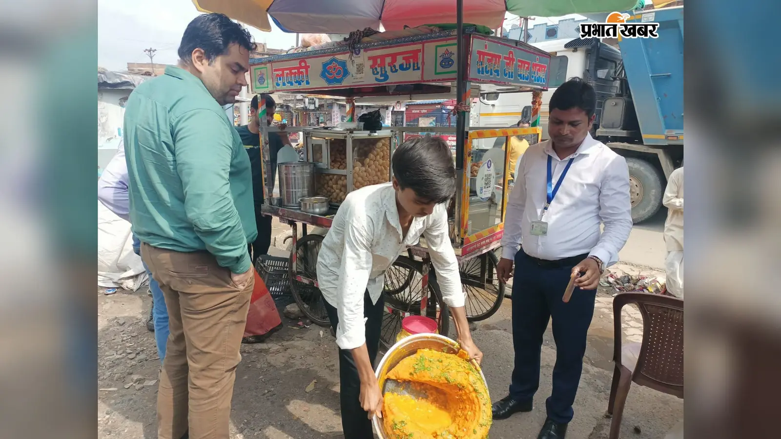 मिलावटी सामान को नष्ट कराते. | Prabhat Khabar Network मिलावटी सामान को नष्ट कराते. | Prabhat Khabar Network