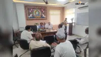 आरडीडी संजय कुमार का गोपालगंज शिक्षा विभाग में औचक निरीक्षण, शिक्षक निलंबन समेत लंबित मामलों की ली जानकारी