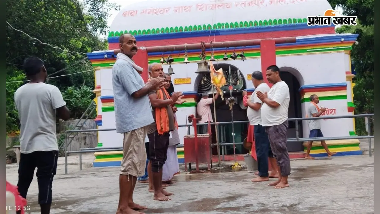 गंगेश्वर स्थान में जलाभिषेक के लिए पहुंचे न्यास समिति के सदस्यगण | Prabhat Khabar Network गंगेश्वर स्थान में जलाभिषेक के लिए पहुंचे न्यास समिति के सदस्यगण | Prabhat Khabar Network