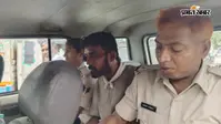 ट्रैक्टर चालकों से अवैध वसूली करते फर्जी डीटीओ पकड़ा गया, लोगों ने की पिटाई, पुलिस ने हिरासत में लिया