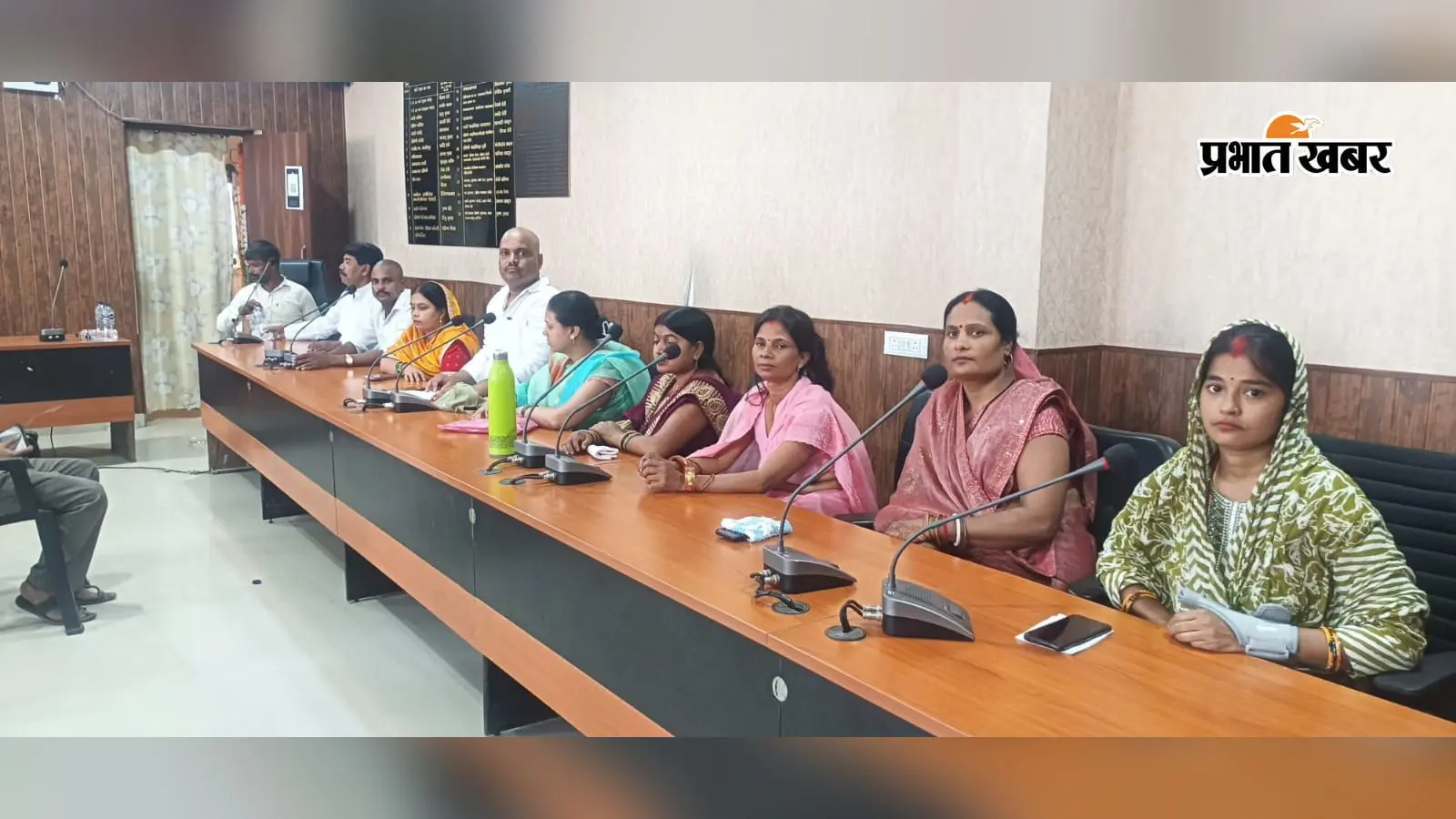 बहुप्रतीक्षित नगर परिषद की बैठक में उपस्थित वार्ड पार्षद | Prabhat Khabar Network बहुप्रतीक्षित नगर परिषद की बैठक में उपस्थित वार्ड पार्षद | Prabhat Khabar Network