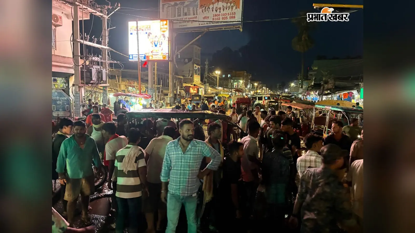 फोटो - सहरसा - घटना स्थल पर जमा लोगों के बीच विलाप करते परिजन फोटो - सहरसा - घटना स्थल पर मौजूद पुलिस फोटो - सहरसा - शव के साथ सड़क जाम कर विरोध करते लोग | Prabhat Khabar Network फोटो - सहरसा - घटना स्थल पर जमा लोगों के बीच विलाप करते परिजन फोटो - सहरसा - घटना स्थल पर मौजूद पुलिस फोटो - सहरसा - शव के साथ सड़क जाम कर विरोध करते लोग | Prabhat Khabar Network