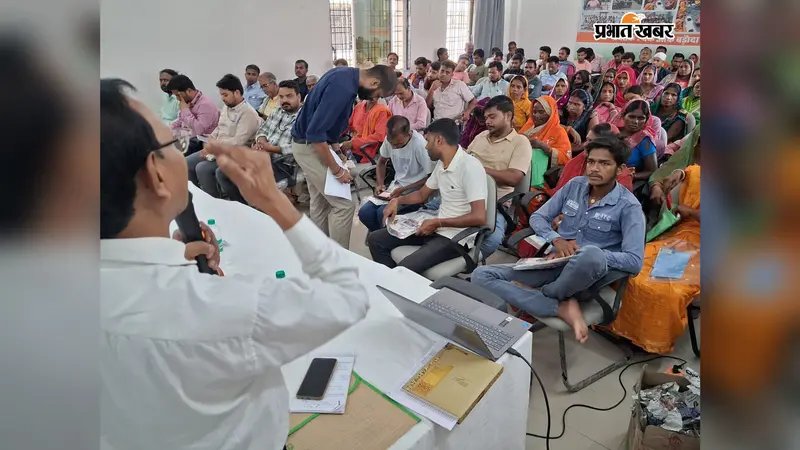 शिवहर में पीएम विश्वकर्मा योजना पर जागरूकता कार्यक्रम, डीएम ने विकास योजनाओं की समीक्षा कर दिए सख्त निर्देश