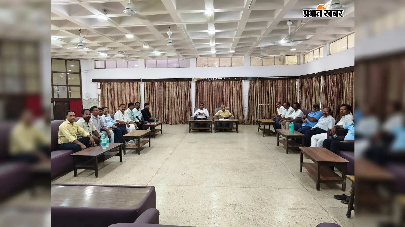 ट्रेड यूनियन की बैठक में शामिल यूनियन सदस्य. | Prabhat Khabar Network ट्रेड यूनियन की बैठक में शामिल यूनियन सदस्य. | Prabhat Khabar Network
